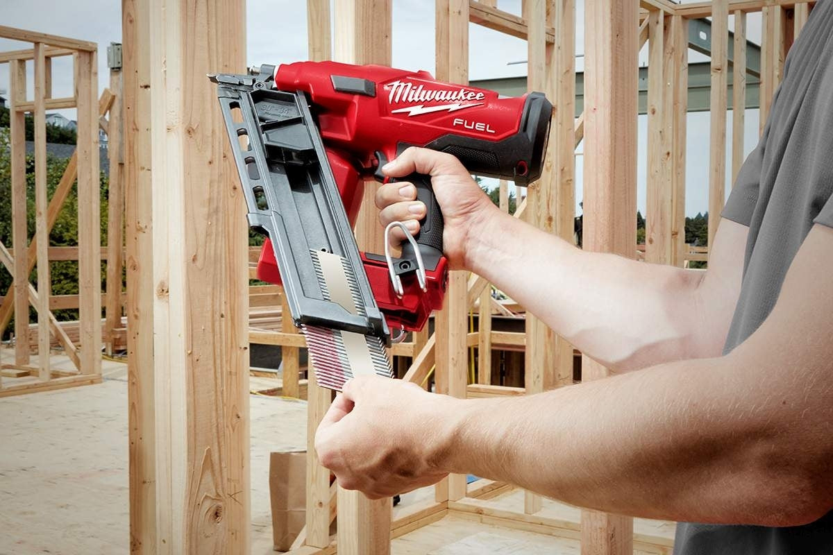 Milwaukee 2745-21 30-Degree 3-1/2" Paper Collated M18 Fuel Cordless Framing Nailer Kit