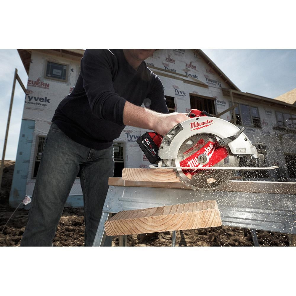 Milwaukee 2992-22 18V M18 Lithium-Ion Brushless Cordless 2-Tool Combo Kit with 1/2" Hammer Drill/Driver and 7-1/4" Circular Saw 4.0 Ah