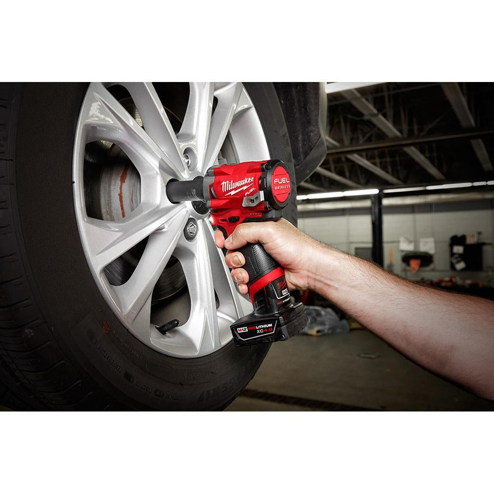 Milwaukee 2555P-22 M12 FUEL 12V Lithium-Ion Brushless Cordless 1/2" Stubby Impact Wrench with Pin Detent Kit 4.0 Ah